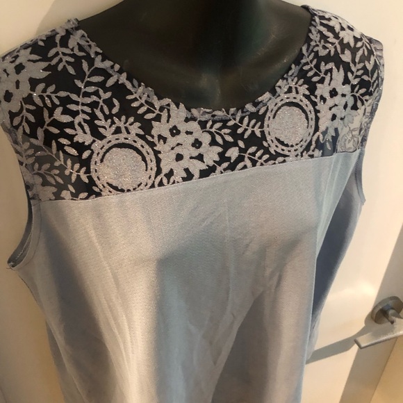 5/$20 LOVELY BLOUSE 12/14 FIT - Picture 8 of 10